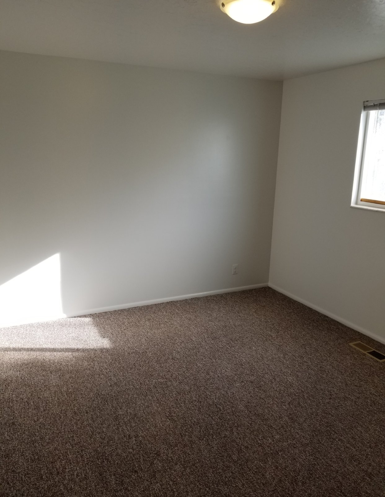 Upstairs 2 Bedroom Duplex! property image