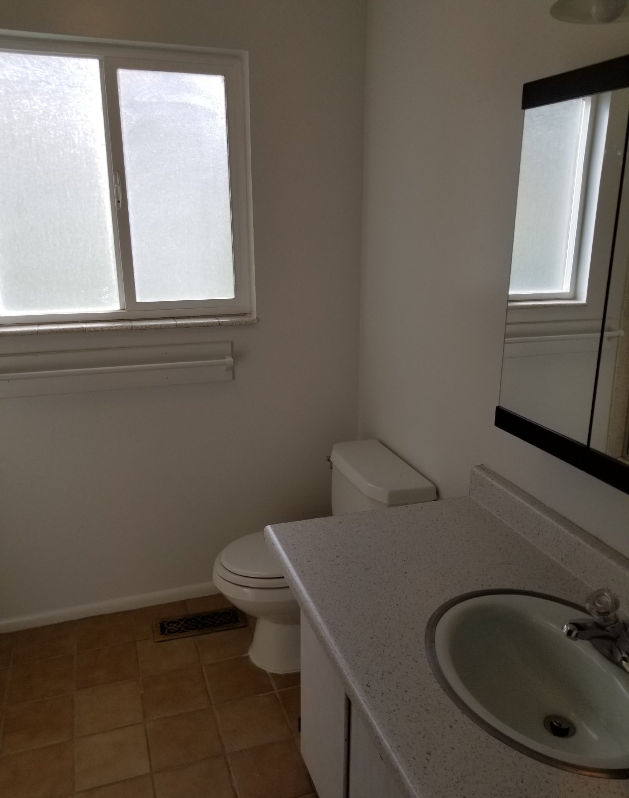 Upstairs 2 Bedroom Duplex! property image
