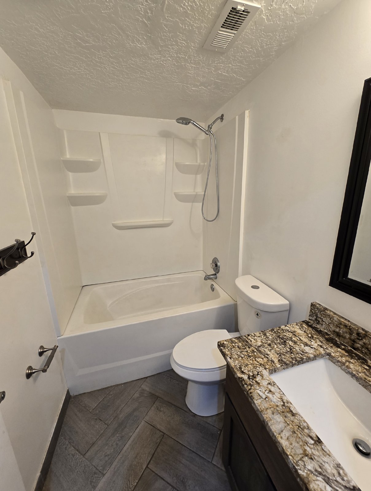 Pleasant View Basement Apartment! property image