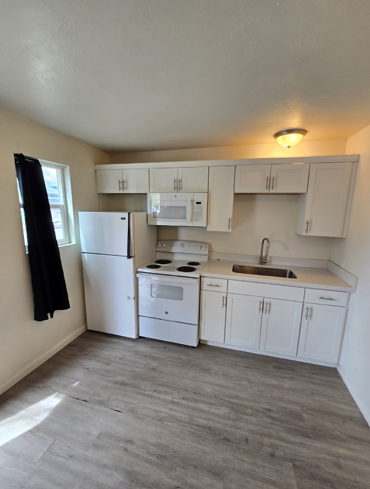 Studio Apartment Available Immediately! property image