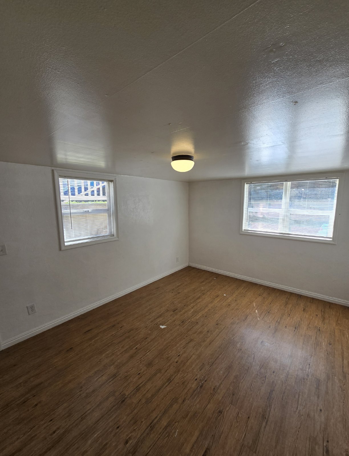 1 Bedroom Ogden Tri-plex property image