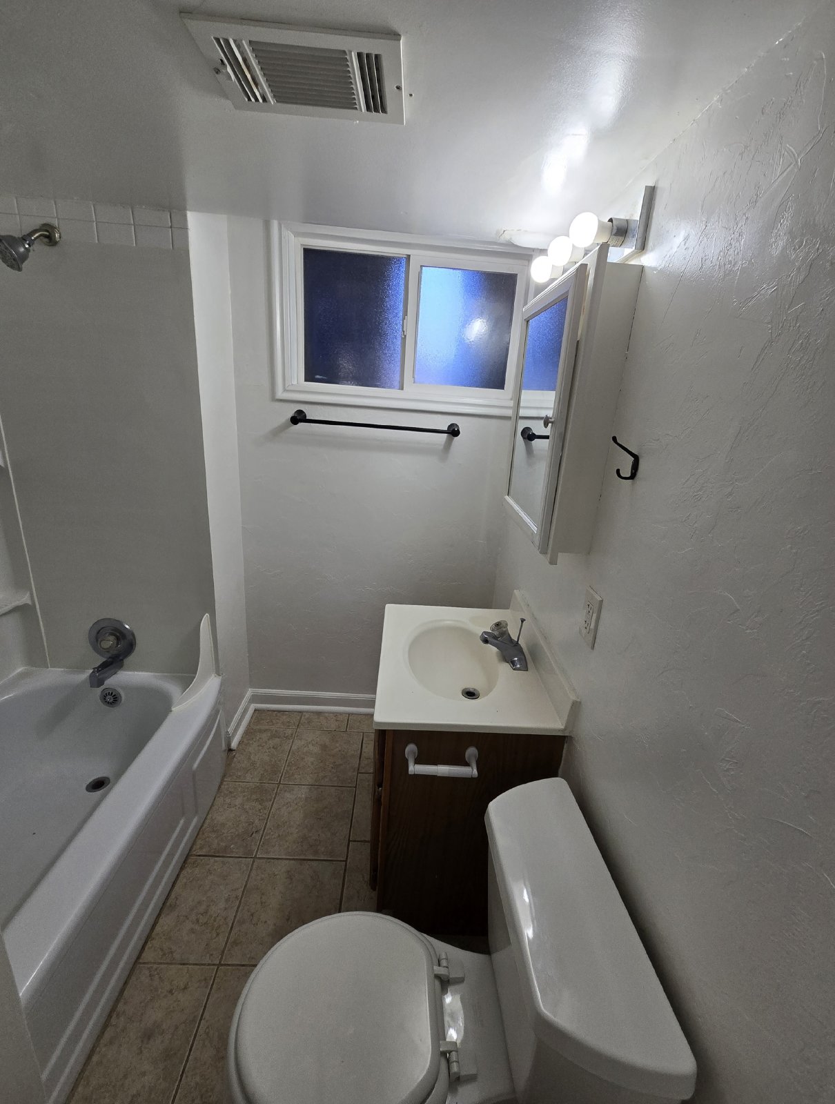 1 Bedroom Ogden Tri-plex property image