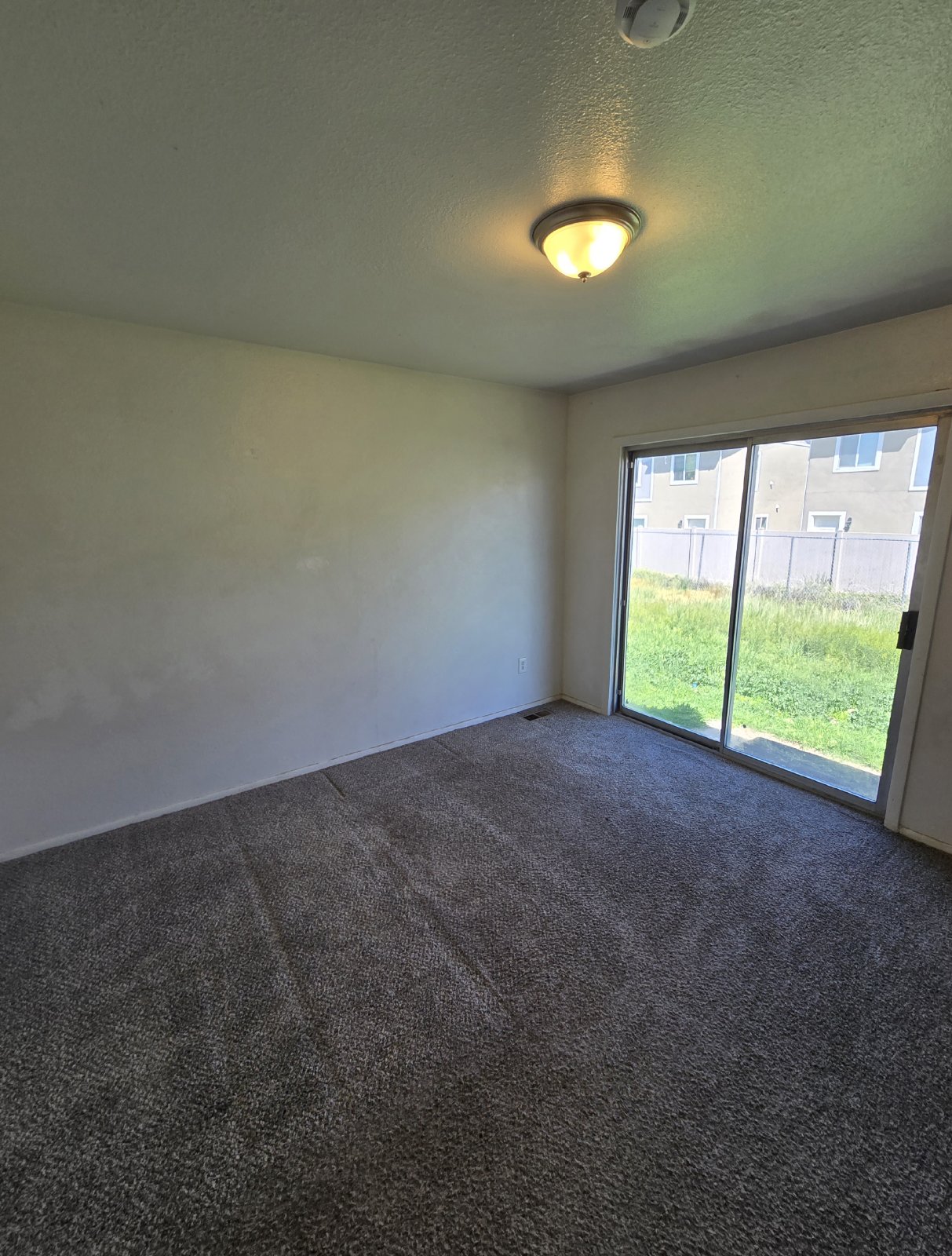 2 Bedroom, 1 Bath duplex in Magna! property image
