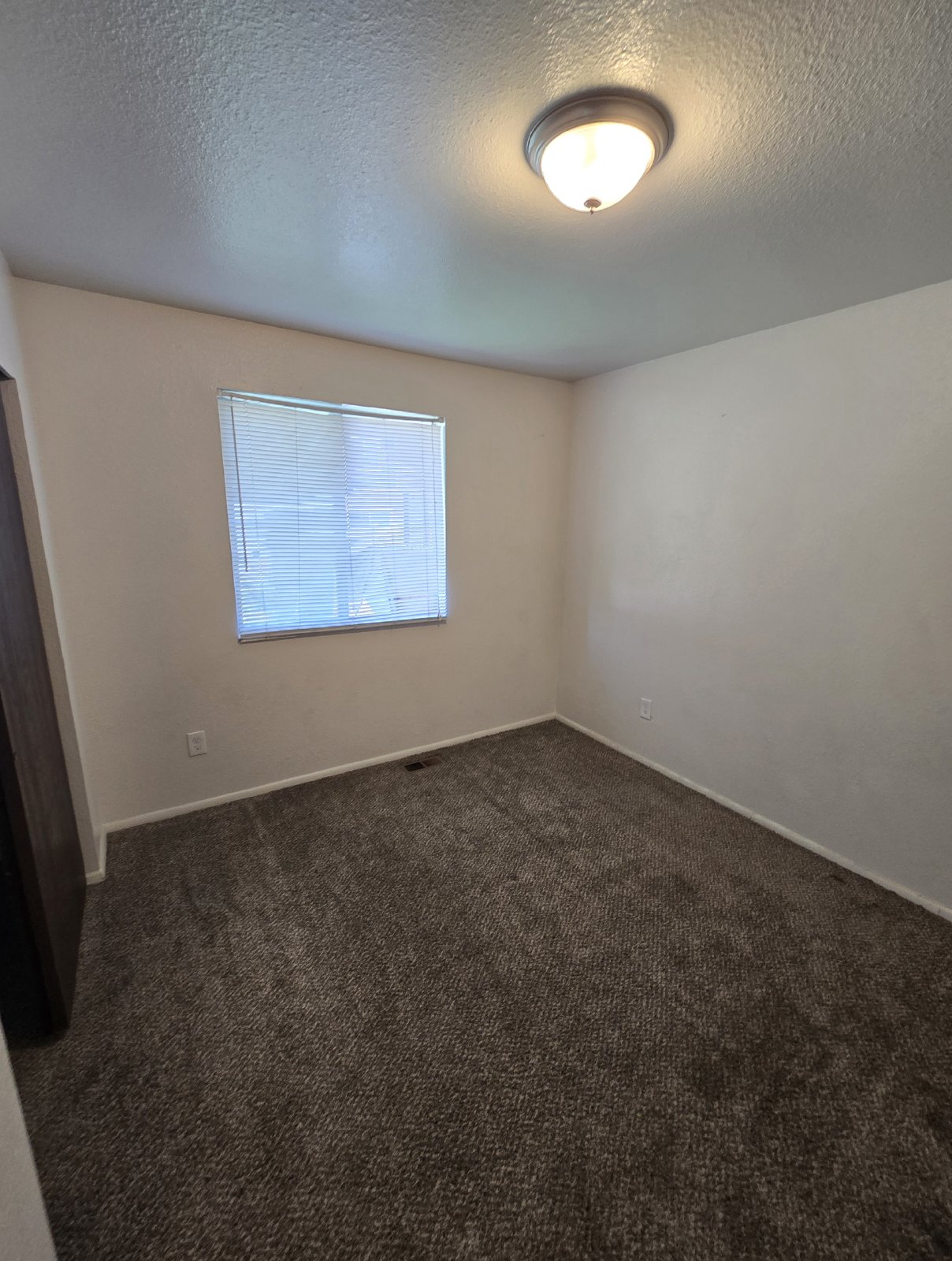 2 Bedroom, 1 Bath duplex in Magna! property image