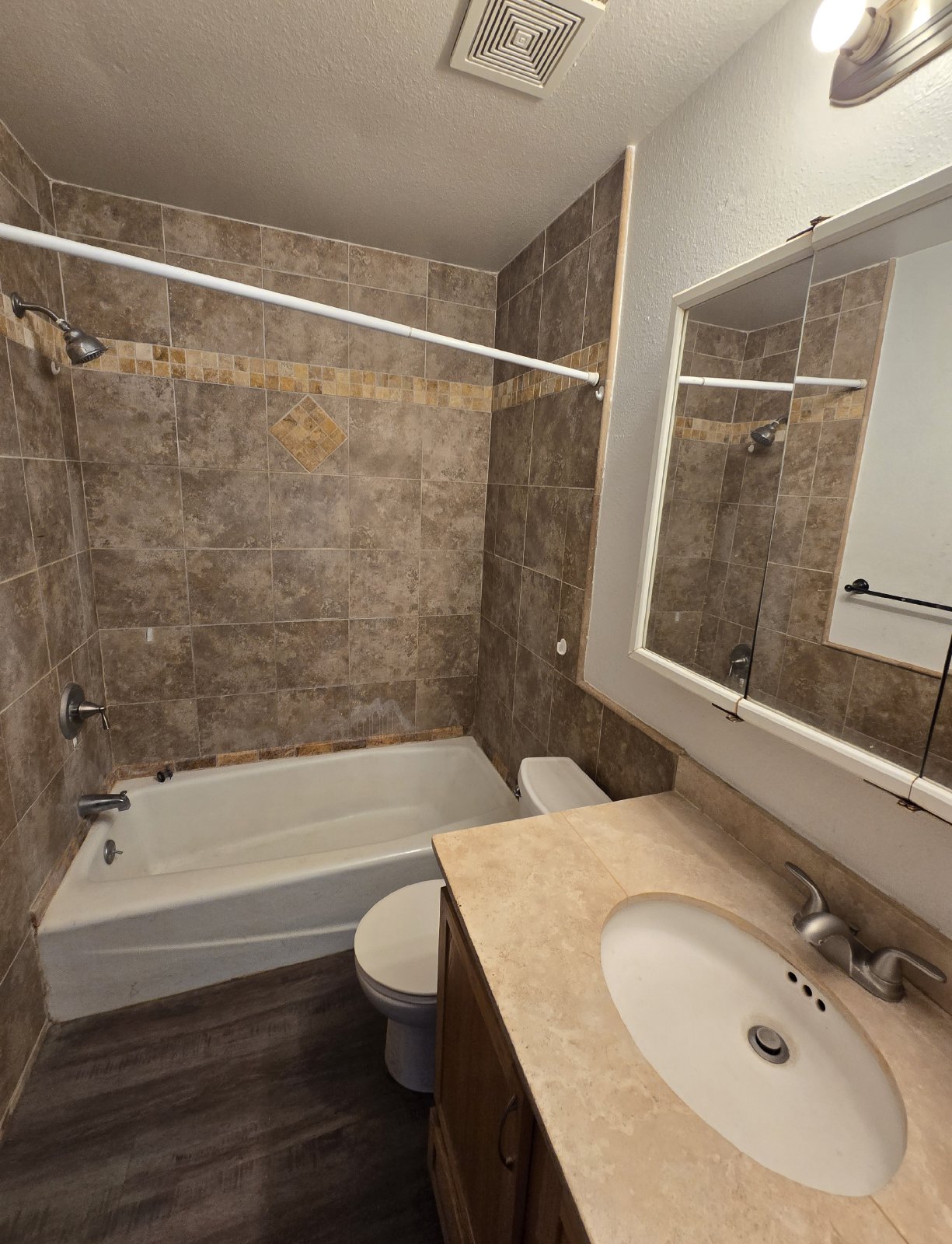 2 Bedroom, 1 Bath duplex in Magna! property image