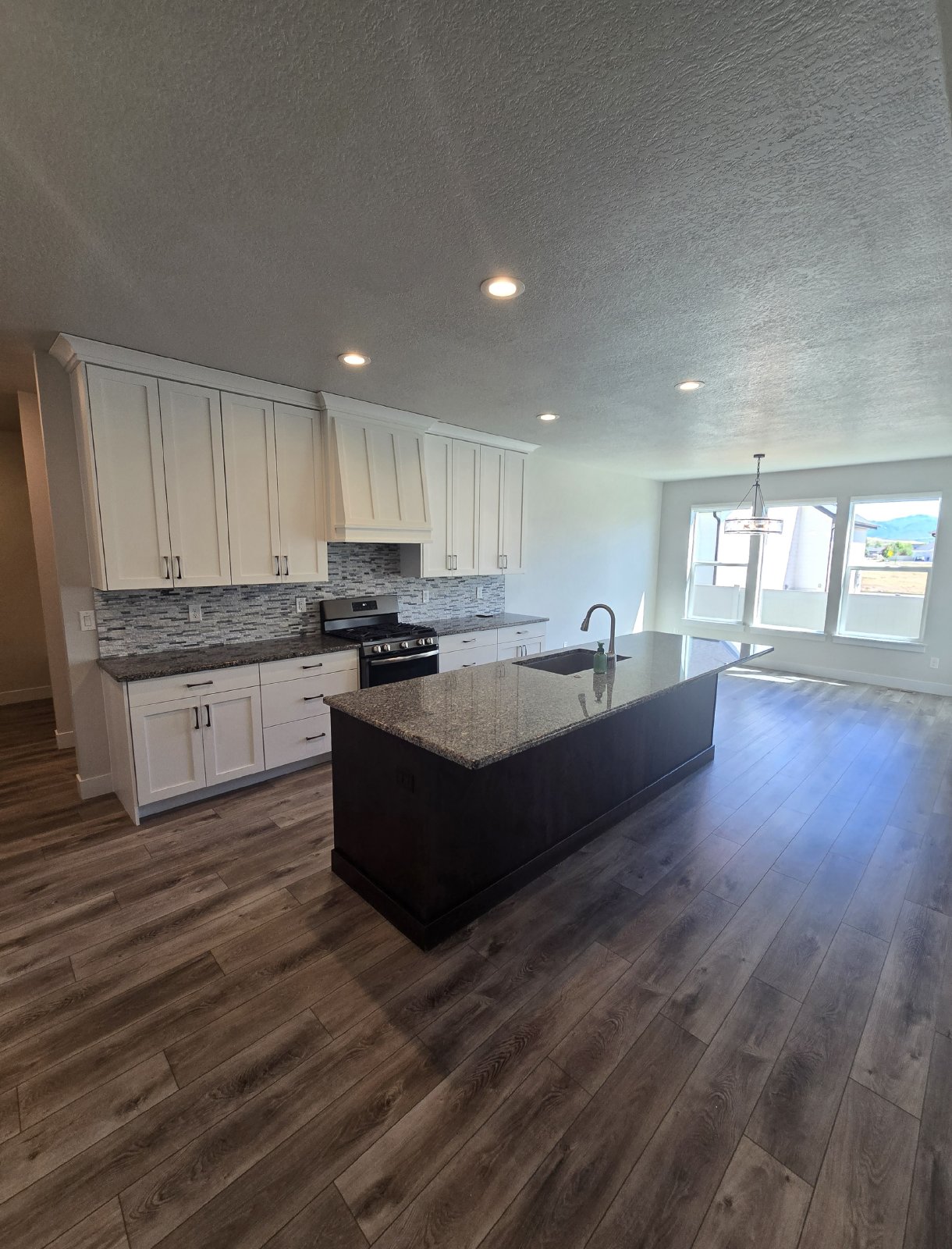4 Bedroom Mtn Green Home! property image