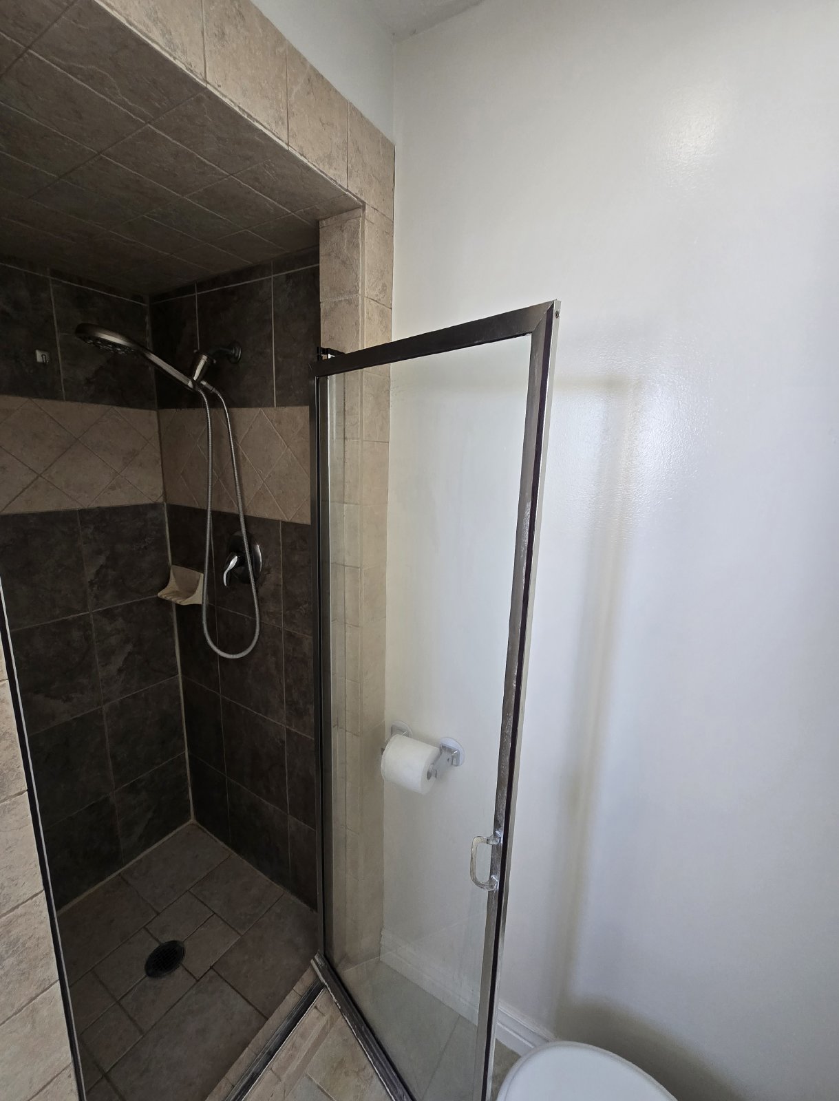 6 Bedroom Bountiful Home! property image