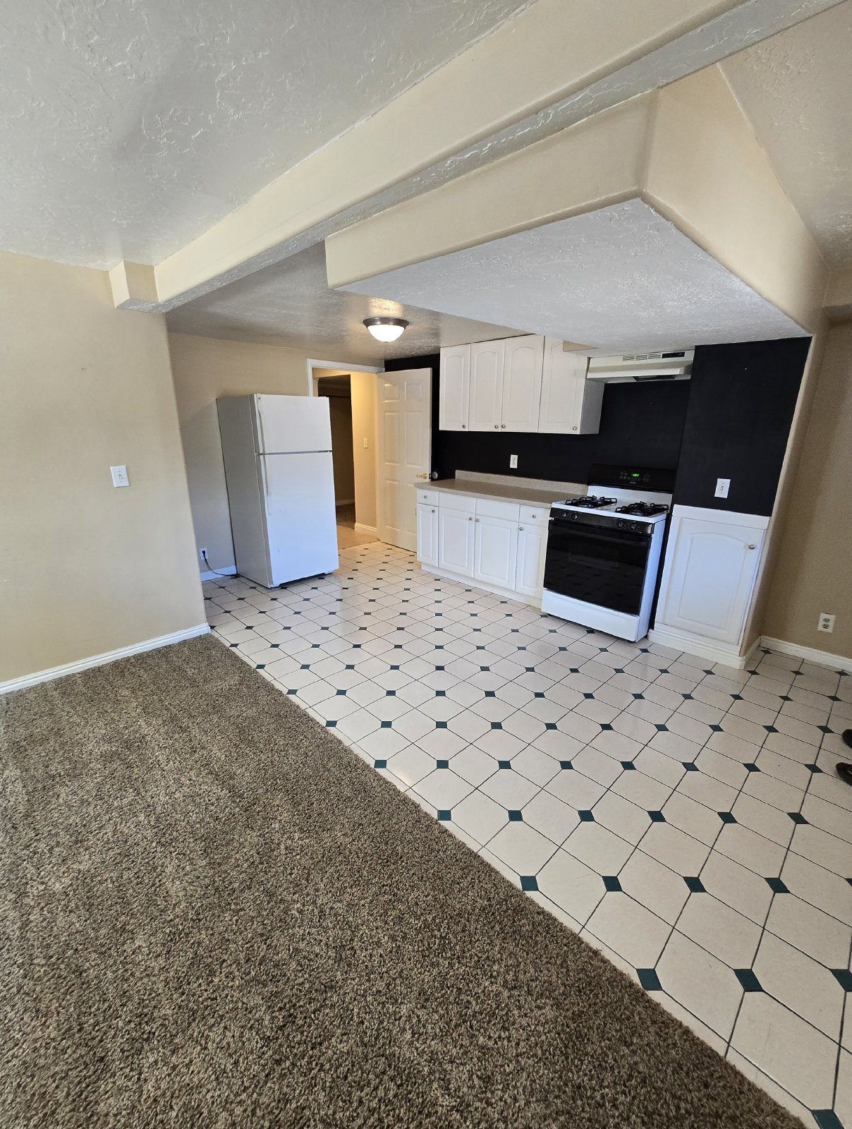 6 Bedroom Bountiful Home! property image