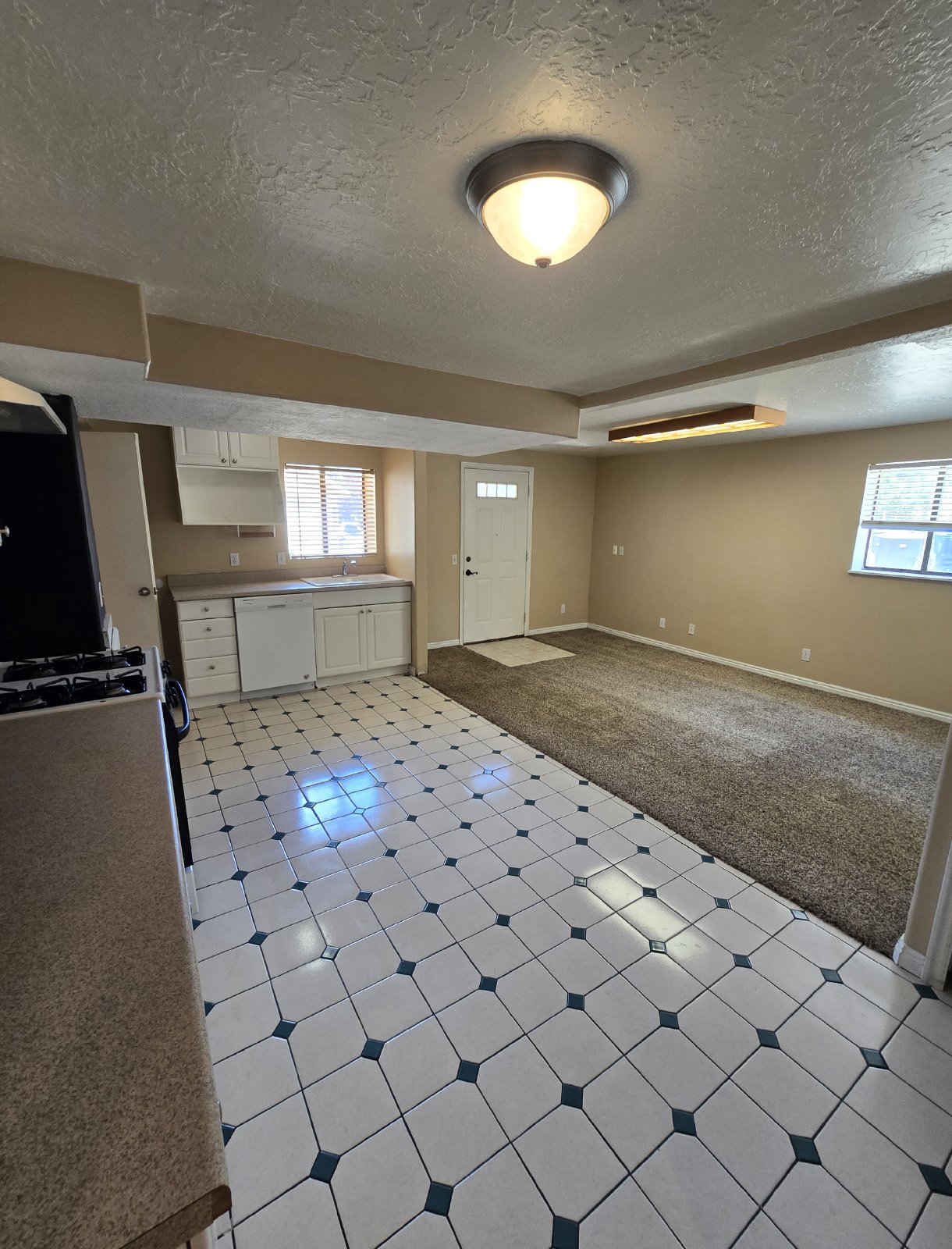 6 Bedroom Bountiful Home! property image