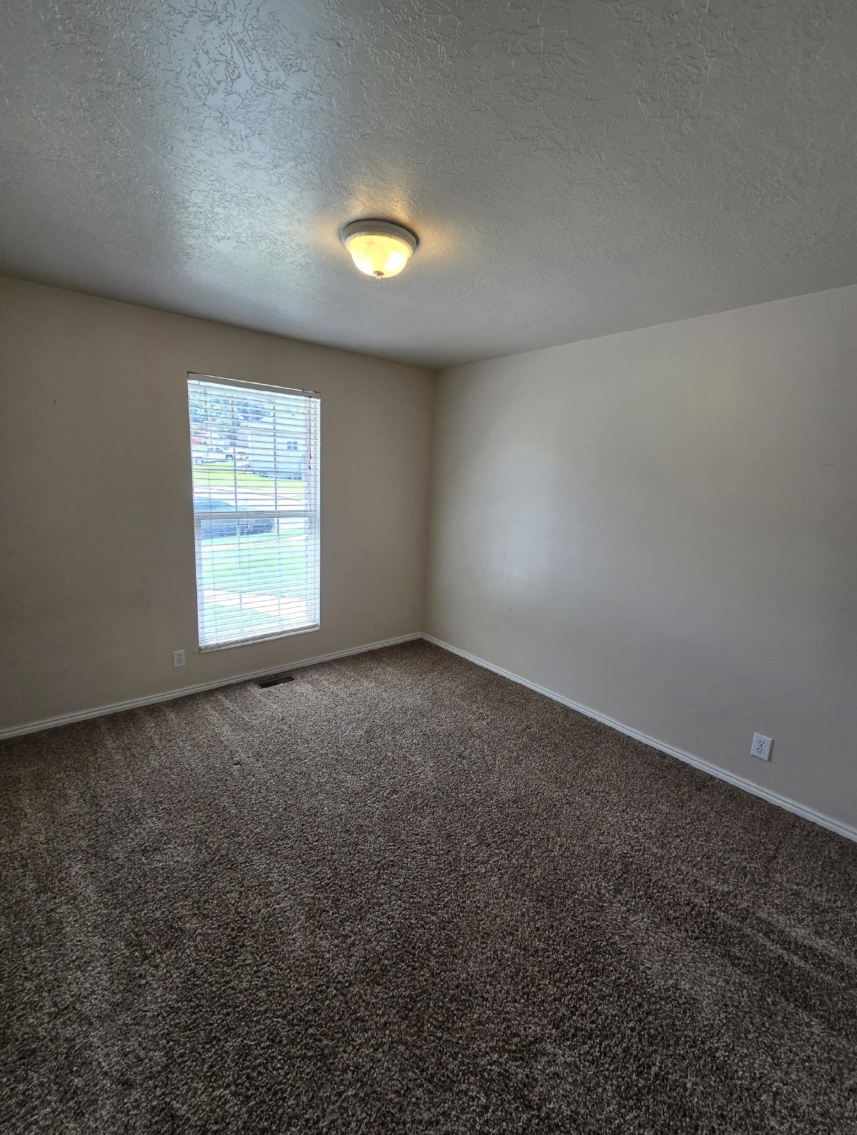 6 Bedroom Bountiful Home! property image