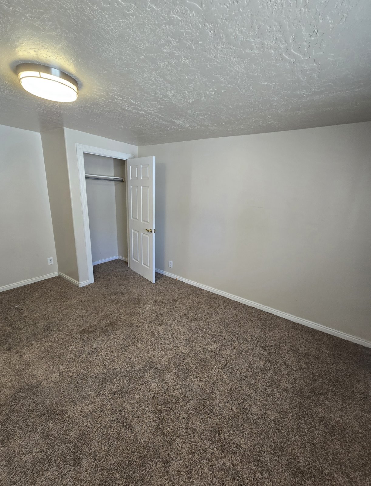 6 Bedroom Bountiful Home! property image