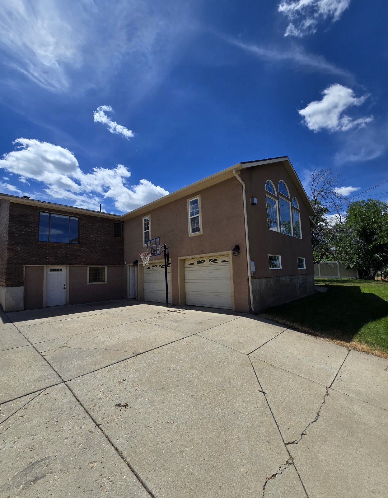 6 Bedroom Bountiful Home! property image