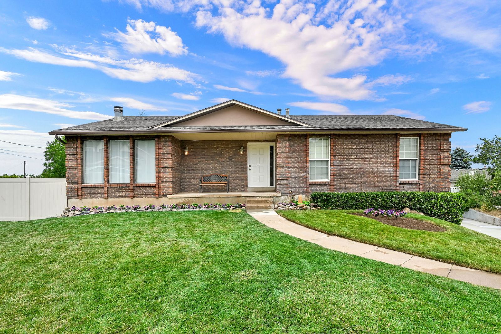 Spacious 6 Bedroom Bountiful Home! property image