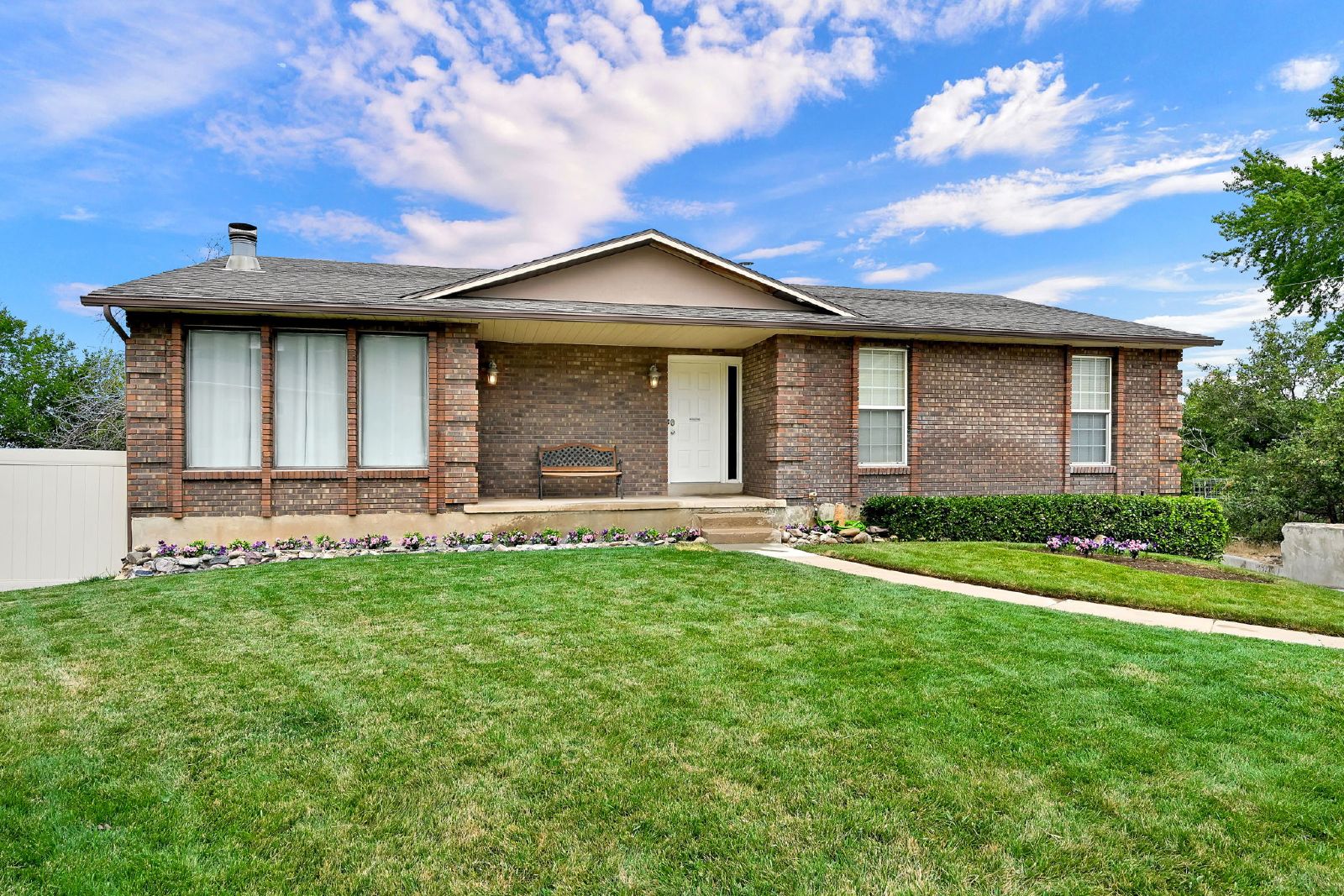 Spacious 6 Bedroom Bountiful Home! property image