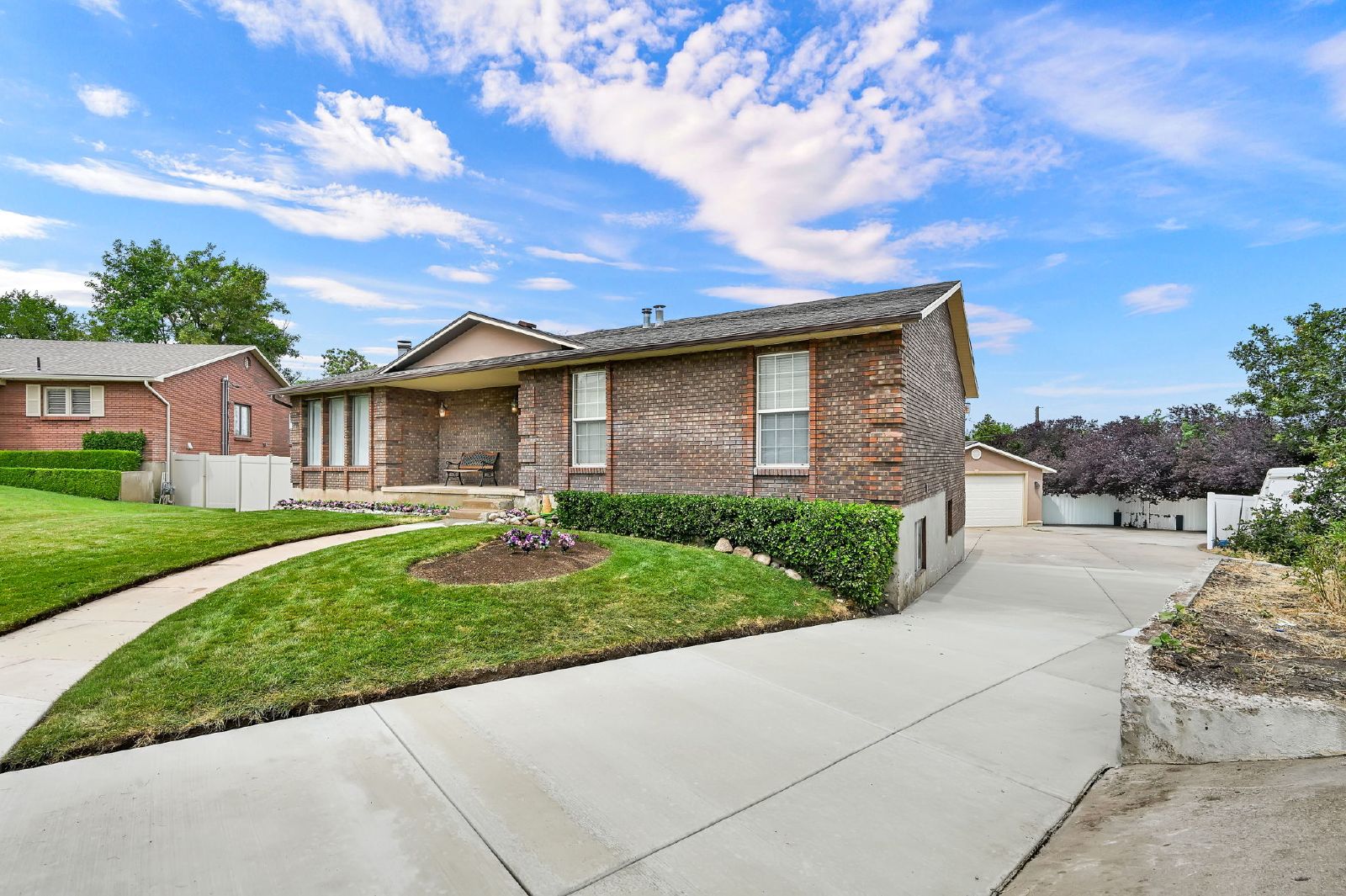 Spacious 6 Bedroom Bountiful Home! property image