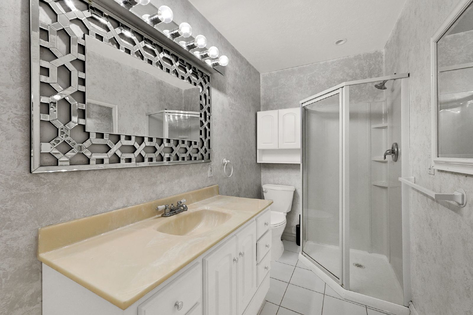 Spacious 6 Bedroom Bountiful Home! property image