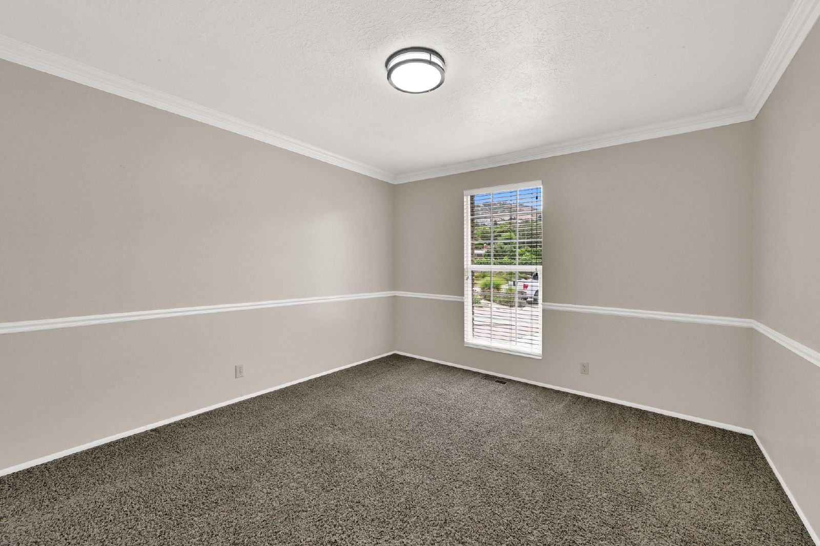 Spacious 6 Bedroom Bountiful Home! property image