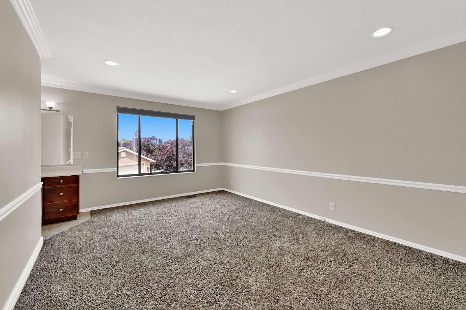 Spacious 6 Bedroom Bountiful Home! property image