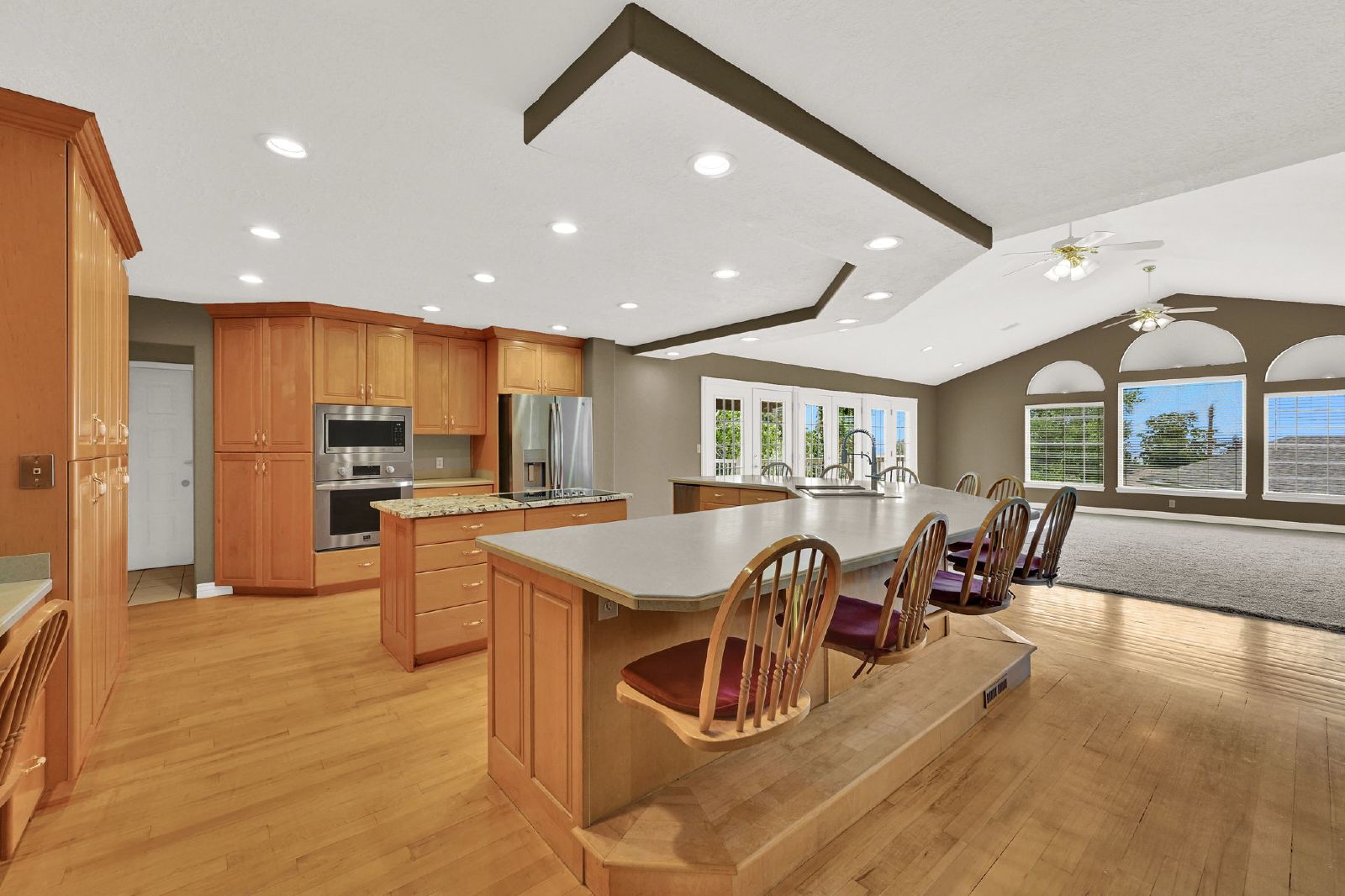 Spacious 6 Bedroom Bountiful Home! property image