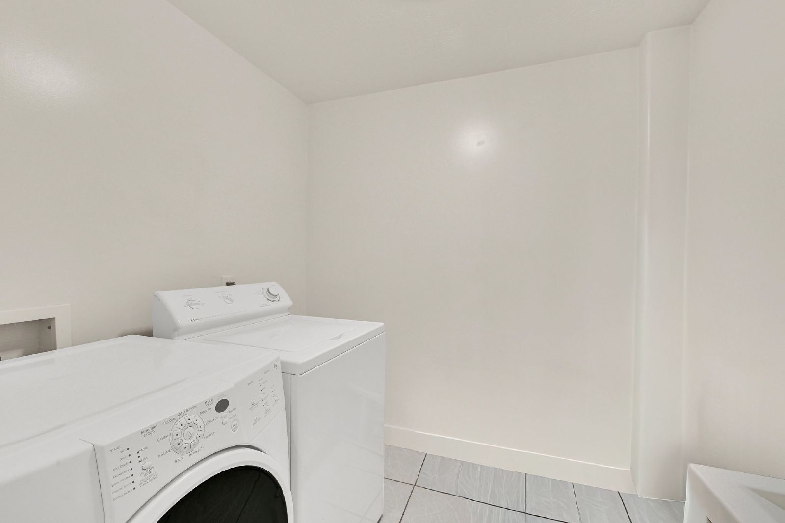 Spacious 6 Bedroom Bountiful Home! property image