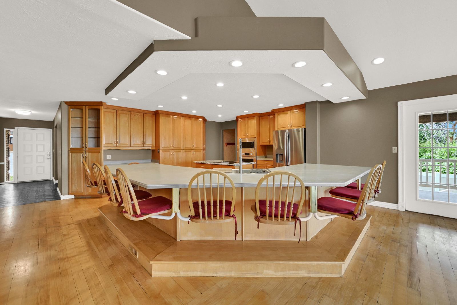Spacious 6 Bedroom Bountiful Home! property image