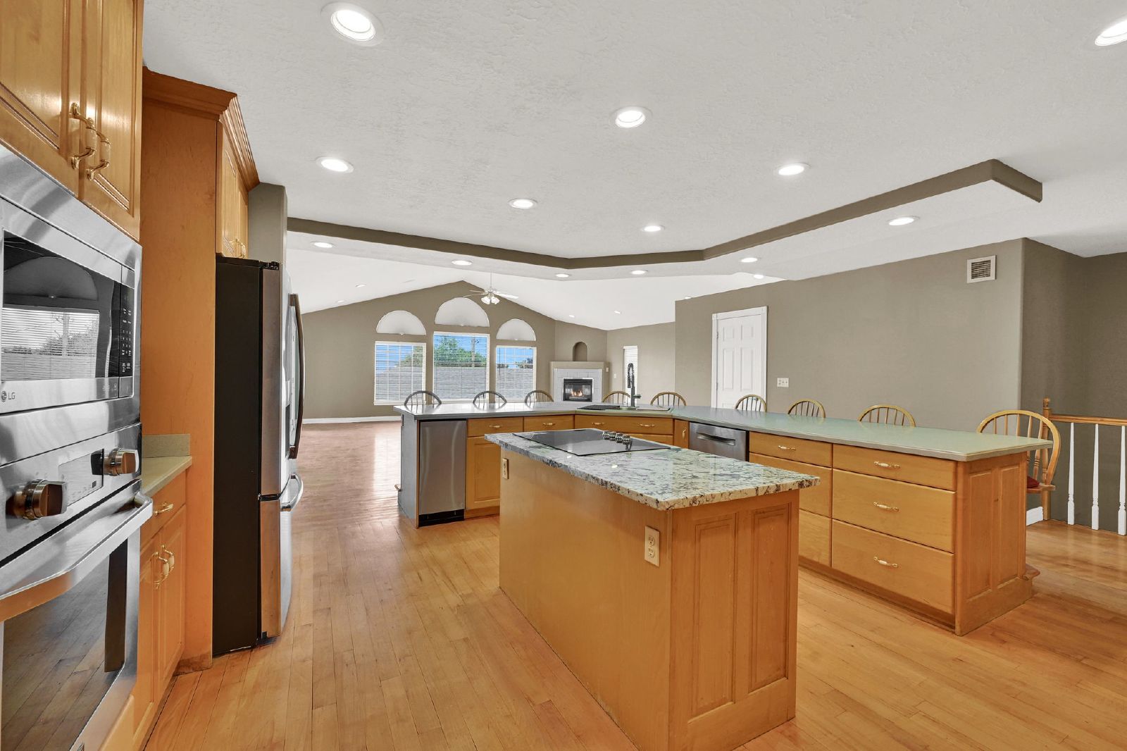 Spacious 6 Bedroom Bountiful Home! property image