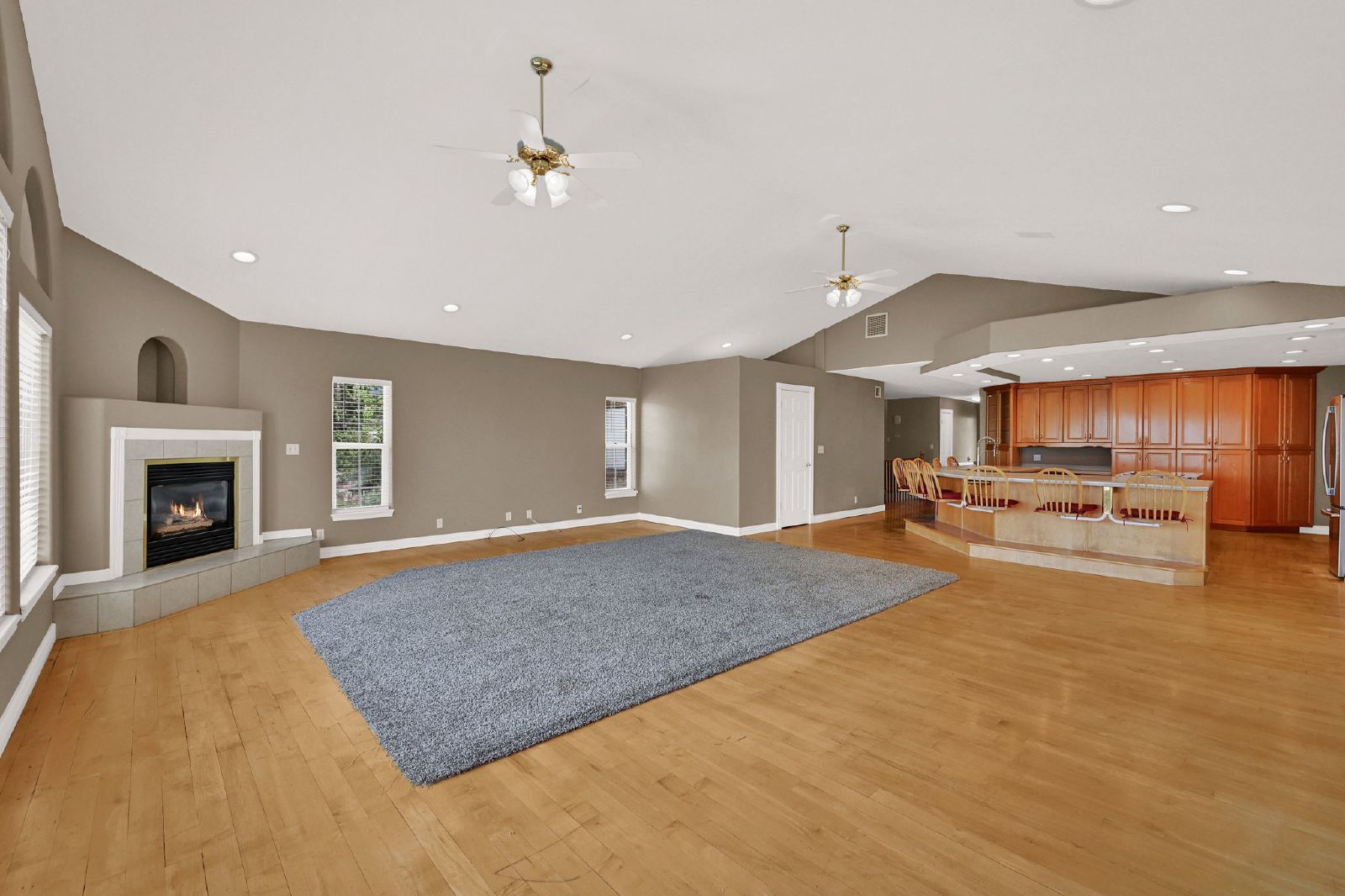 Spacious 6 Bedroom Bountiful Home! property image