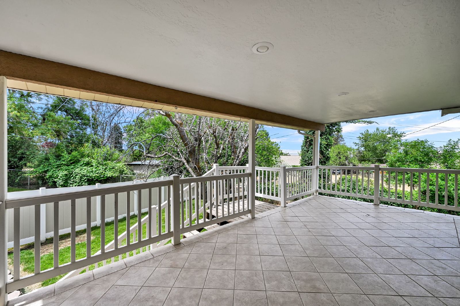Spacious 6 Bedroom Bountiful Home! property image