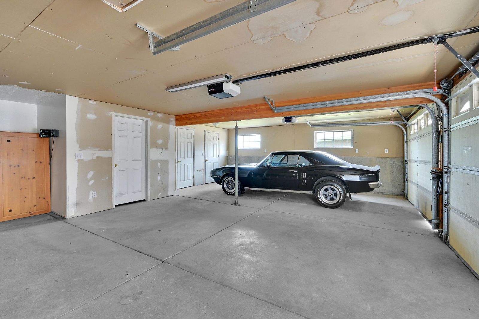 Spacious 6 Bedroom Bountiful Home! property image