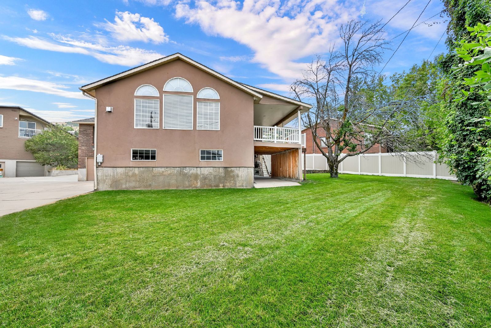 Spacious 6 Bedroom Bountiful Home! property image