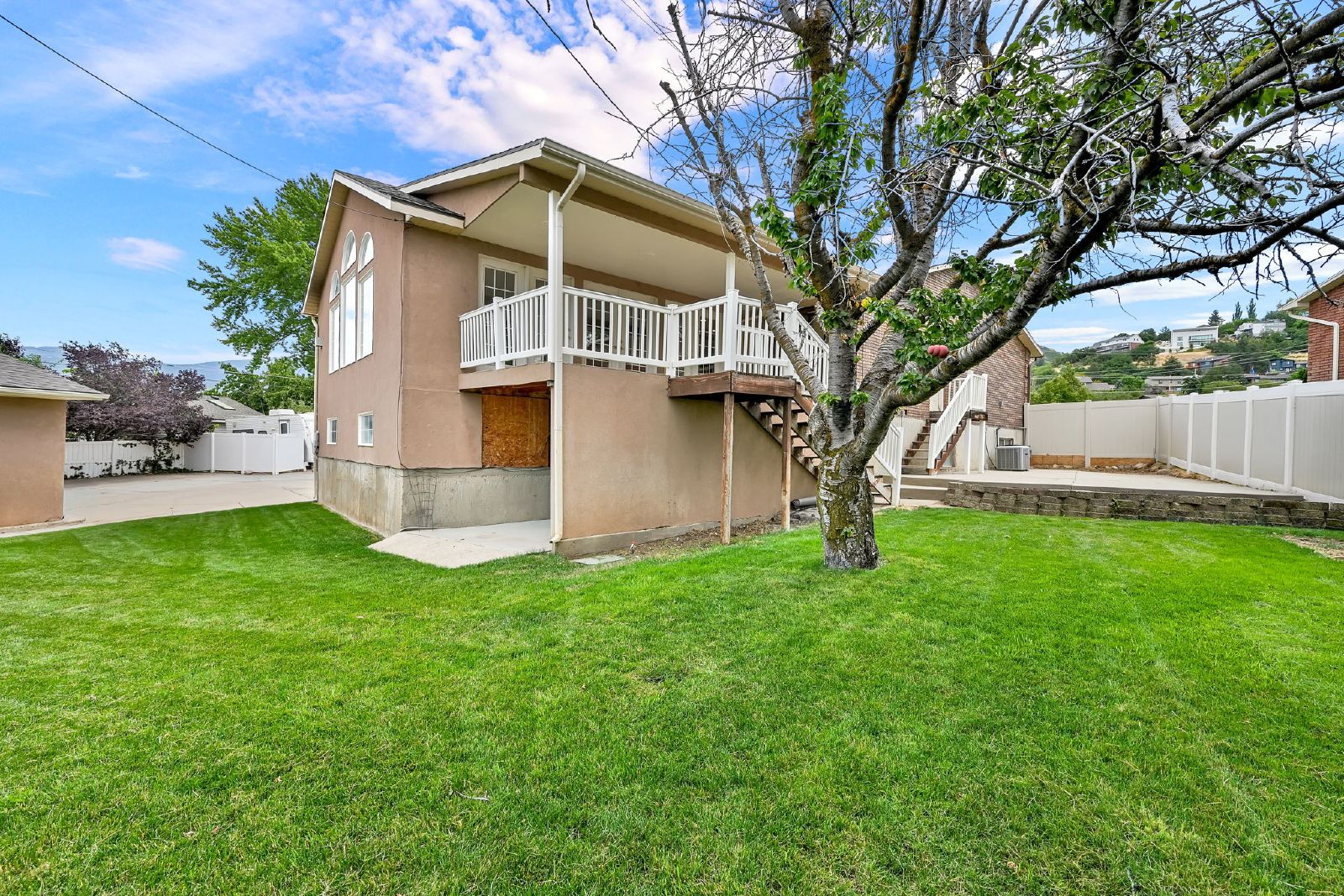 Spacious 6 Bedroom Bountiful Home! property image