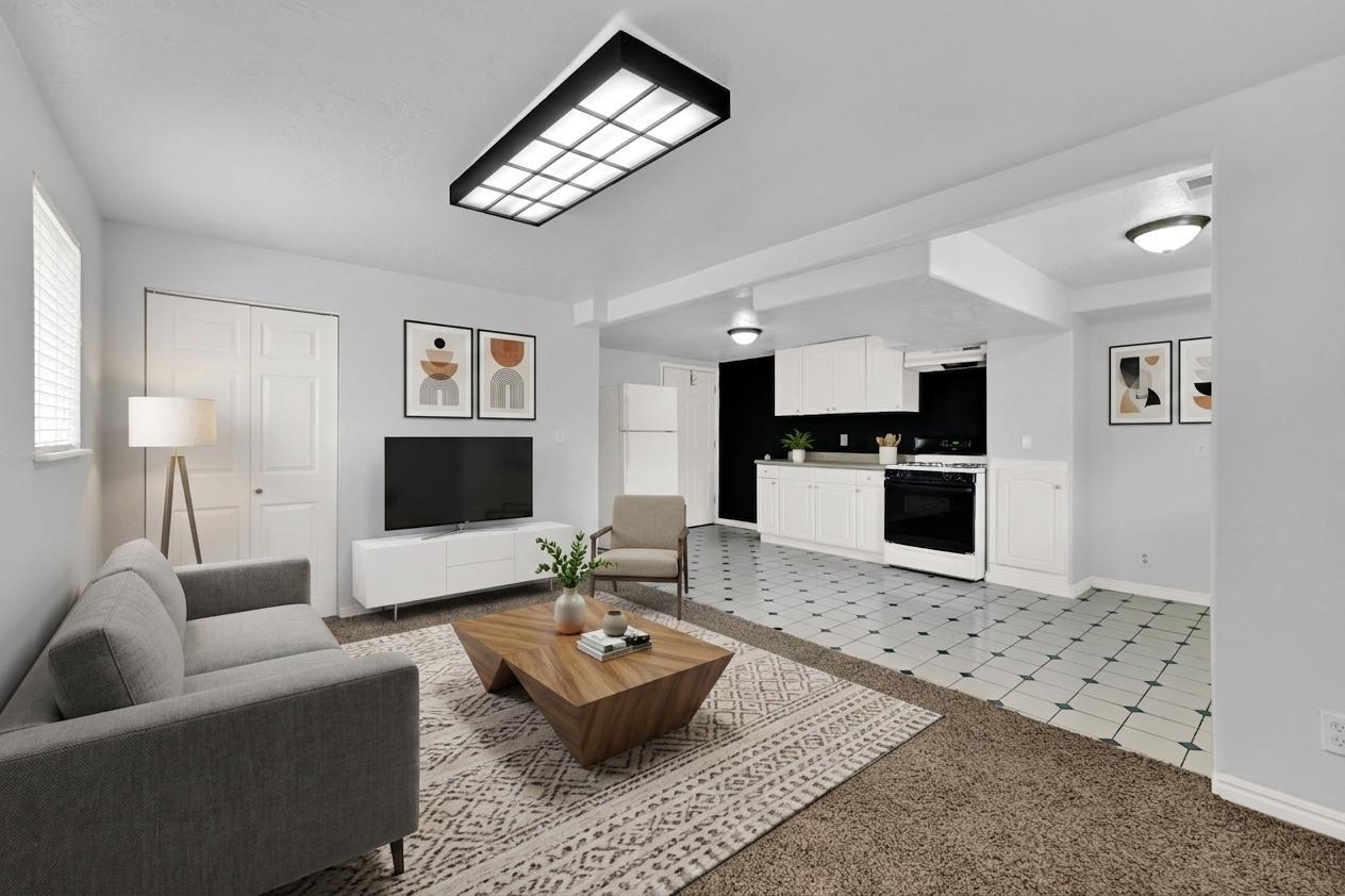 Spacious 6 Bedroom Bountiful Home! property image