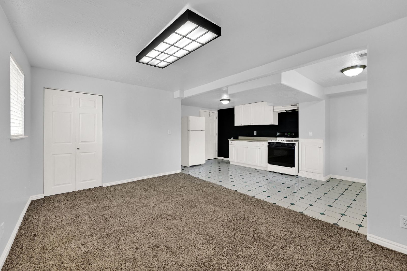 Spacious 6 Bedroom Bountiful Home! property image