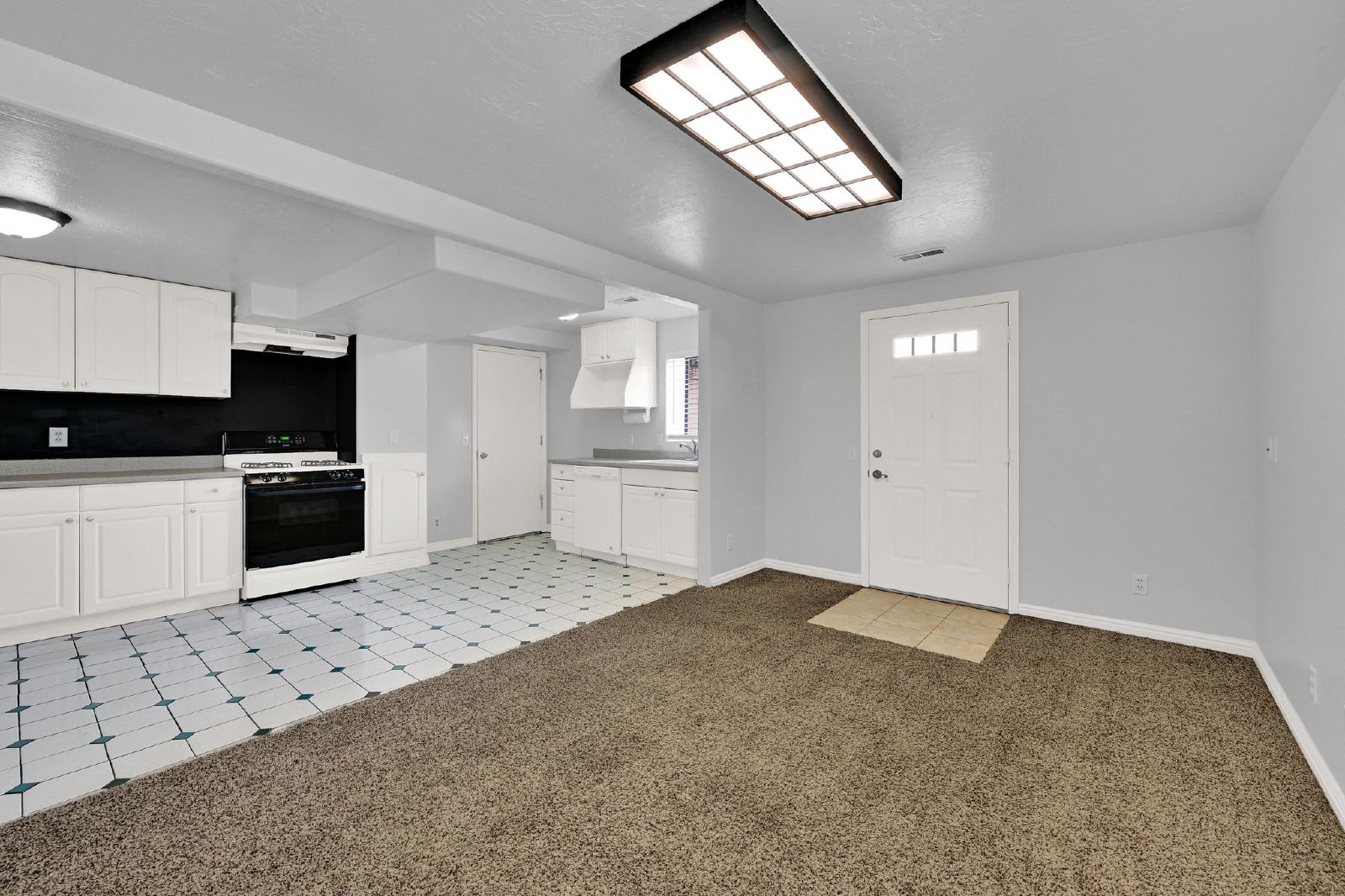 Spacious 6 Bedroom Bountiful Home! property image
