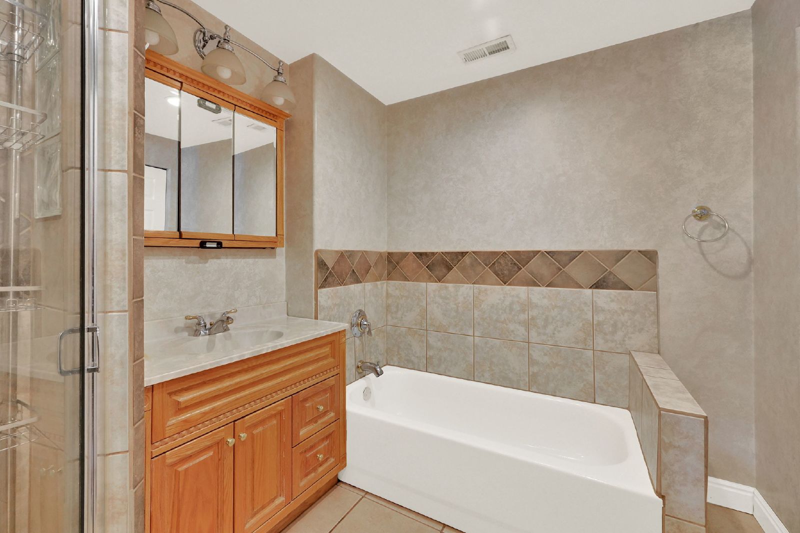 Spacious 6 Bedroom Bountiful Home! property image