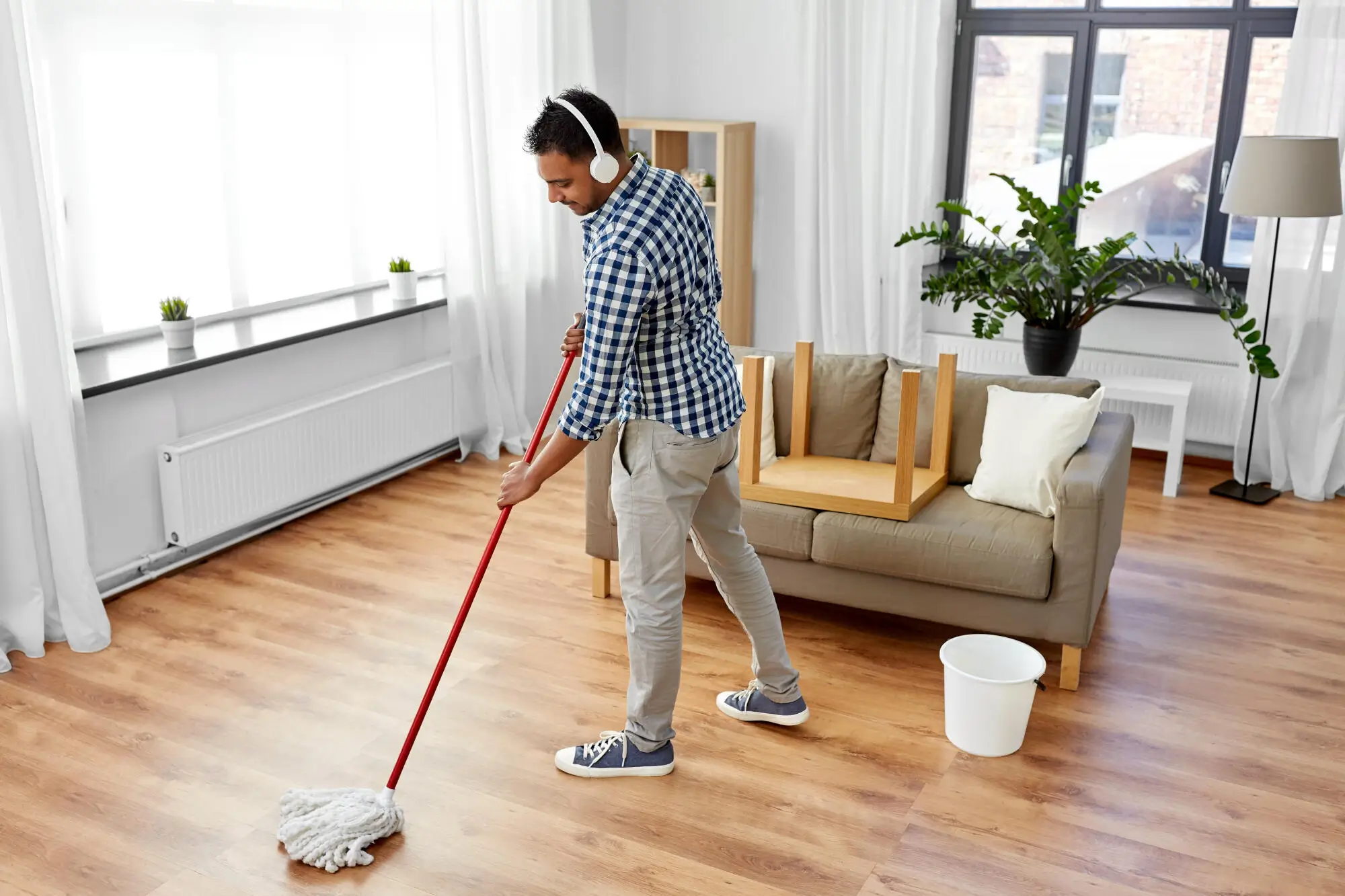 Quick Cleaning Hacks for Efficient Turnovers: Saving Time and Energy